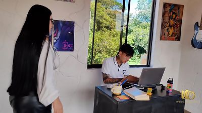 La profesora se folla a joven alumno para darle una leccion