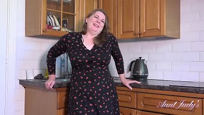 AuntJudys - Cookin' in the Kitchen with 50yo sensual bbw Rachel