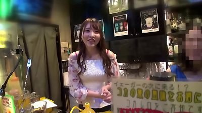 Emi, the obscene bar owner in Akabane, Kita-ku, appears! She mass-produces normal customers with her nasty hospitality created by the customer service abilities she learned as a preceding Roppongi hostess and her naturally gentle obscene constitution!