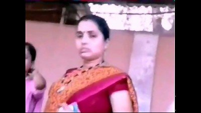 desi aunty butt kneaded by oldman