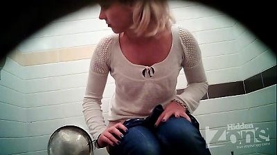 fortunate spycam movie of the toilet. view from the two cameras.