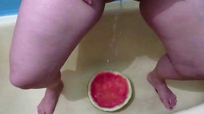 piss and wash with urine. busty mummy likes sloppy fetish. unexperienced compilation in the bathtub. PAWG.