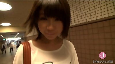 She licks the man sausage with a nice tiny helluva face that provokes men, sits astride the cock, and shrieks and writhes in a cute voice.