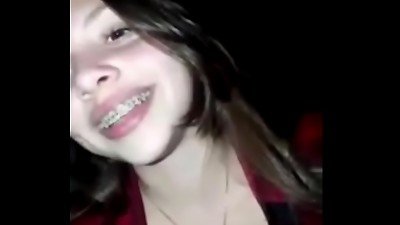 ESPERANDO MINHA AMIGA ENQUANTO ELA SE DIVERTE NA RUA SIGA MEU PERFIL S2