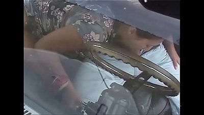 Geile Schlampe fickt Outddor mit dicken Titten- huge Titts nails outdoor